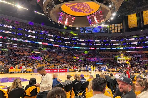 courtside seats to lakers game