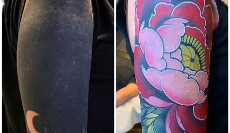 Cover up Tattoo Oberarm florale Motive stilisiert Cover-up Tattoo