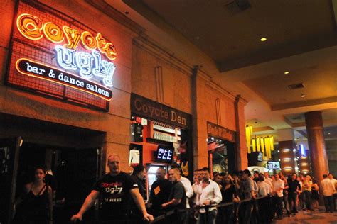 coyote ugly bar new york hours