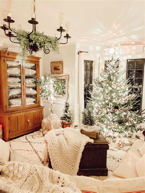 40+ Cozy And Wonderful Rustic Farmhouse Christmas Decorating Ideas