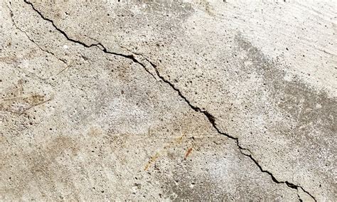 crack in basement floor
