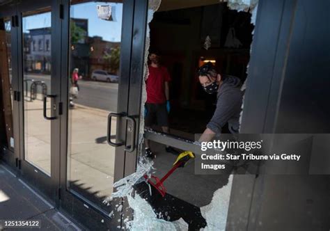 Cracked window Minneapolis MN