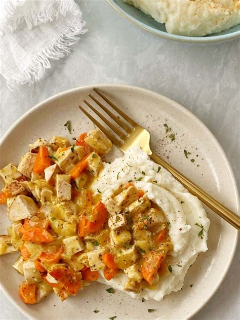 Creamed Chicken Over Mashed Potatoes: Two Delicious Recipes To Try