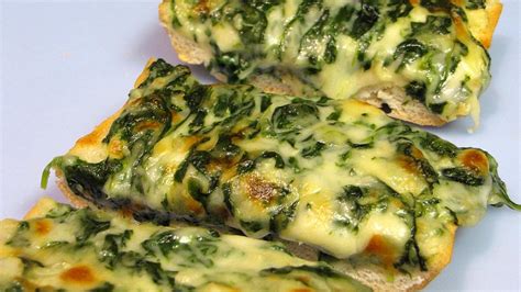 Creamy Spinach Garlic Bread