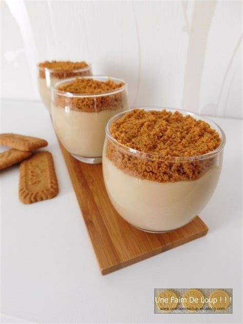 Biscuits spéculoos en train d'être fabriqués