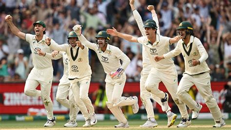 Cricket First Ball Boxing Day