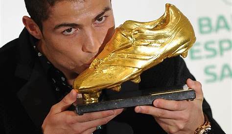 Cristiano Ronaldo Receives 2014 Golden Boot, Wears Dsquared2 Denim