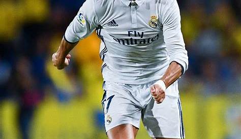 Cristiano Ronaldo with ball - Cristiano Ronaldo Wallpapers