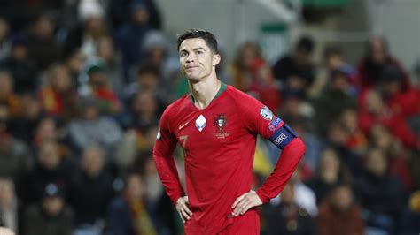 Ronaldo breaks down crying after Portugal's World Cup loss