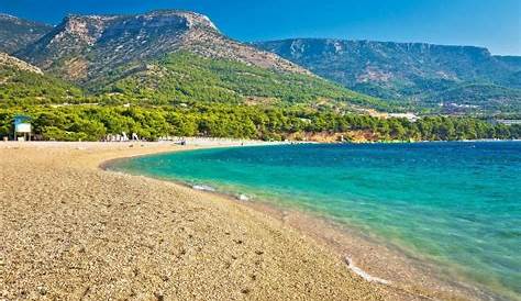 Belle plage de sable fin Riviera de Makarska, Croatie