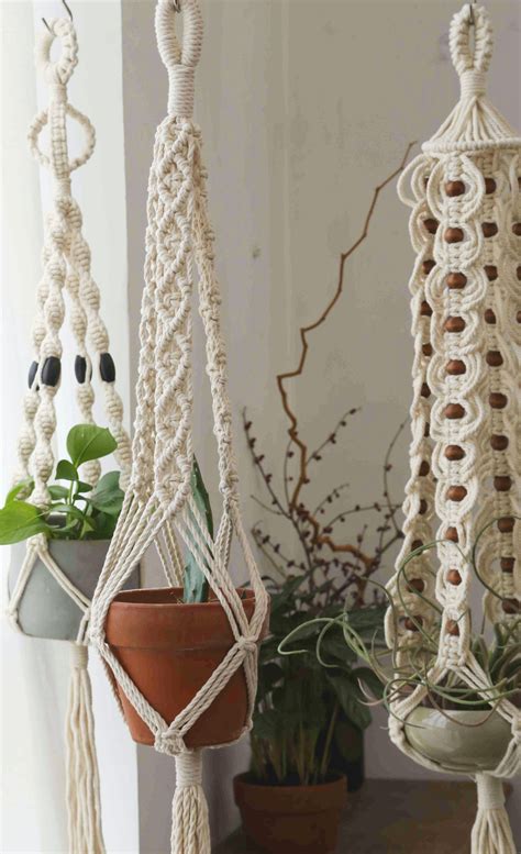 cintres en macramé Crochet plant hanger, Crochet plant, Macrame plant