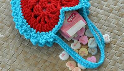 Crochet Pocket Valentine