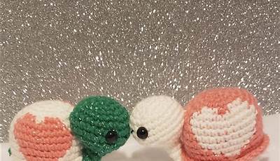 Crochet Valentine Turtles