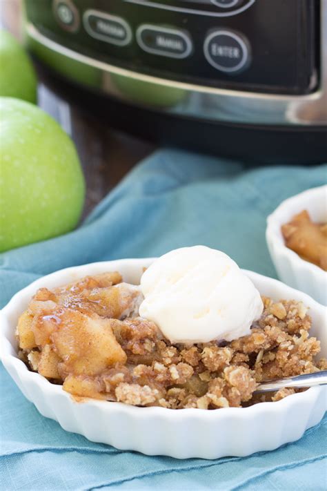 Crockpot Apple Cobbler Recipe (3-ingredient)