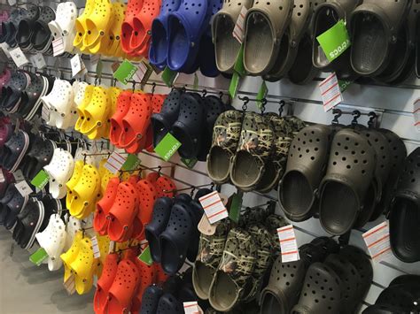 crocs outlet store shoes