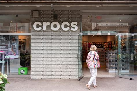crocs stock yahoo