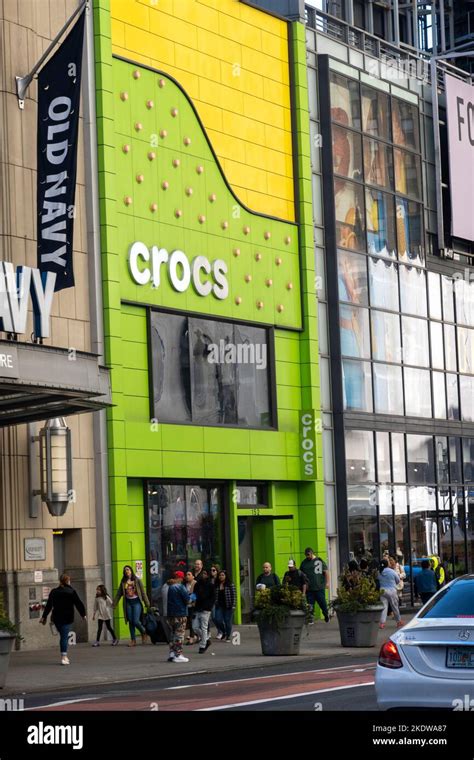 crocs store 152 w 34th street. nyc