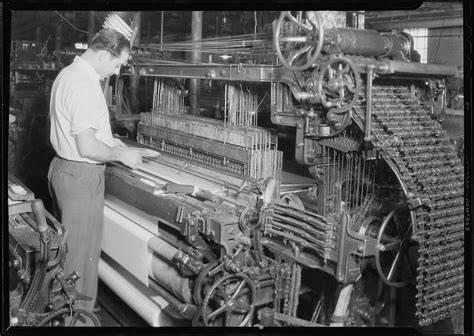HandSkill's New Improved Hand Loom , HandSkill, 2 pages.Posted