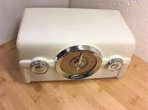 crosley white bakelite radio