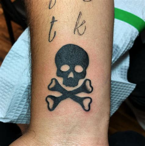 Awasome Cross Bones Tattoo Designs 2023