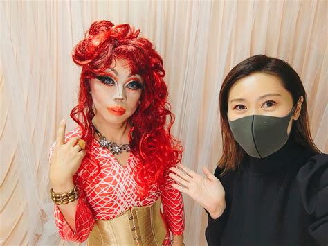 女装メイクアップと変身体験のイメージ