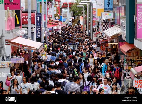 crowded Tokyo street