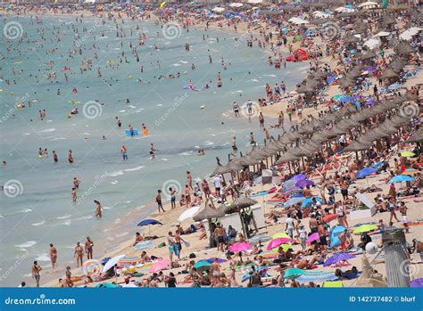 crowded beach tourists