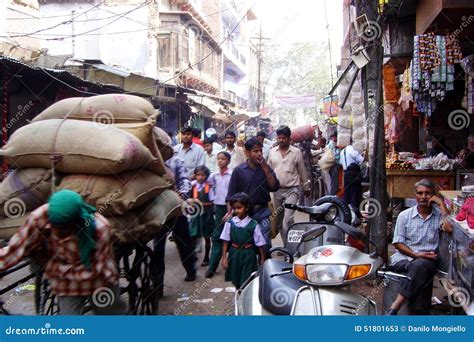 crowded street agra