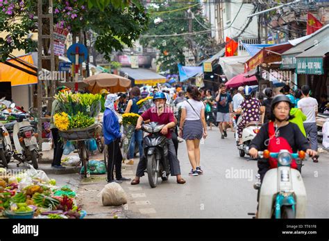 crowded streets hanoi