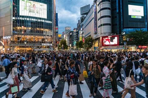 crowded tokyo street