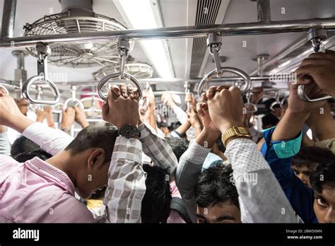 crowded train mumbai