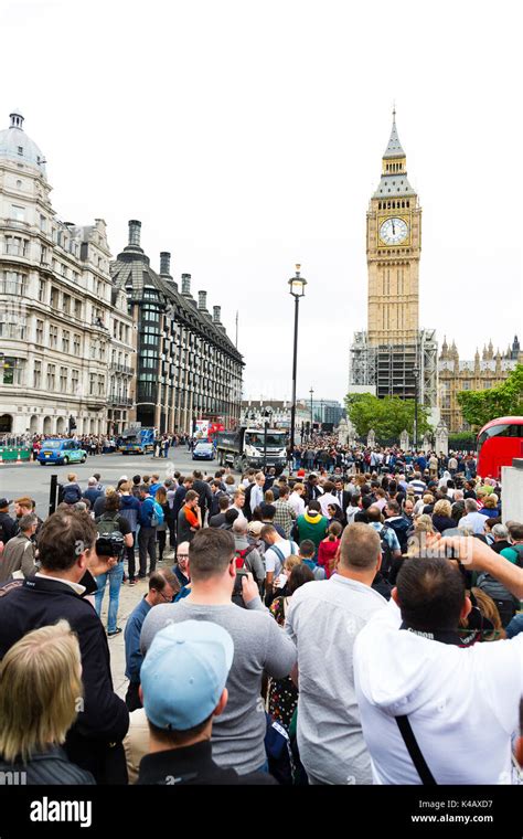 crowds at big ben
