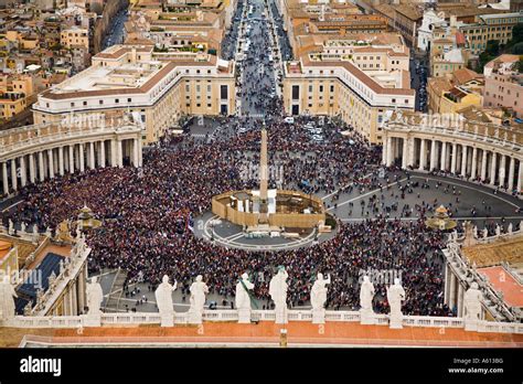 crowds vatican