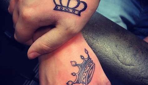 Crown tattoo, Girl finger tattoos