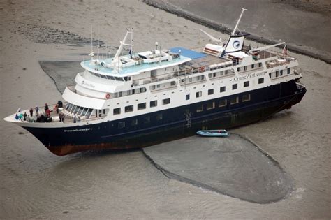 cruise ship aground in alaska