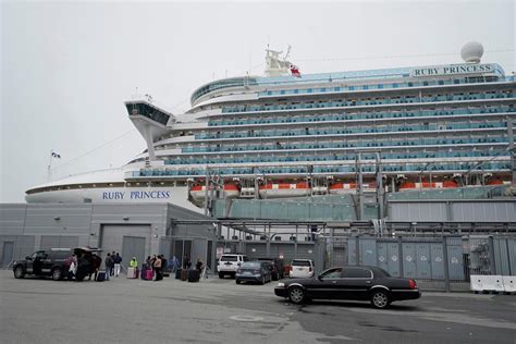 cruise ship hits dock today