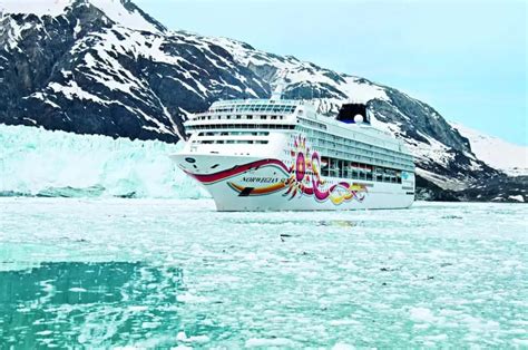 cruise ship hits iceberg in alaska 2022