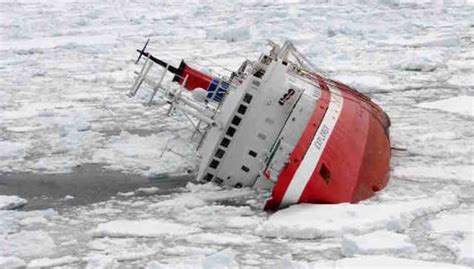 cruise ship stuck in arctic