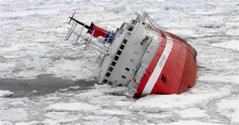 cruise ship stuck in ice
