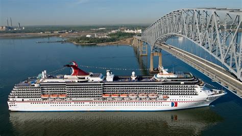 cruise ships affected by bridge collapse