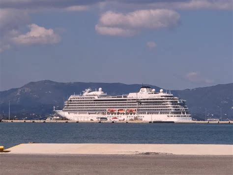 cruise ships in corfu today