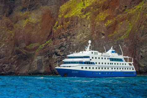 cruise ships to galapagos islands