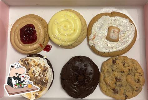 crumbl cookie robinson