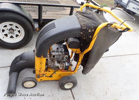 Cub Cadet CSV260 chipper/shredder/vacuum in Wichita, KS Item FL9715