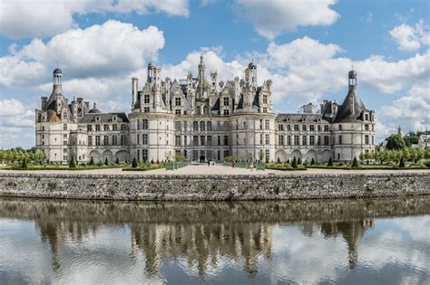 cuantos castillos hay en francia