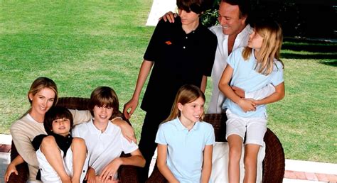 cuantos hijos tiene julio iglesias