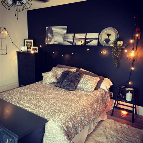 Cuarto Con Pared Negra