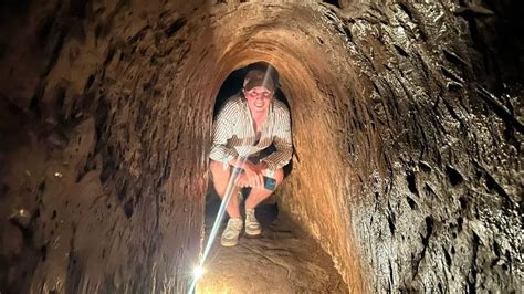 cuchi tunnels tour guide