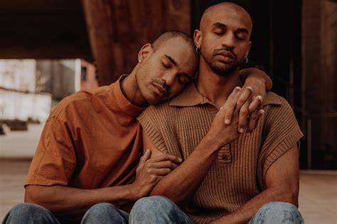 Cuddle enhances communication