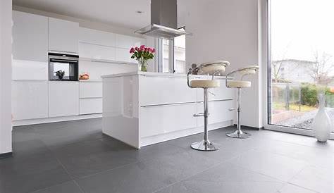 meuble en bois avec carrelage gris White modern kitchen